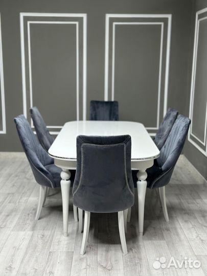 Кухонный стол и стулья новые
