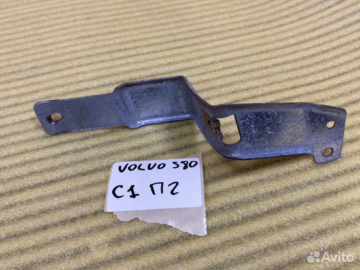 Кронштен Volvo 80 30649071 RH