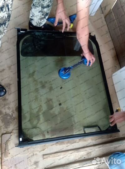 Стекло лобовое нижнее Case CX 240 B