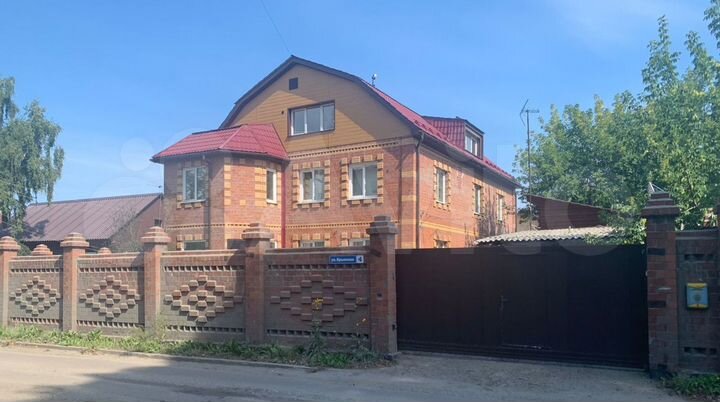 Коттедж 575 м² на участке 8 сот.