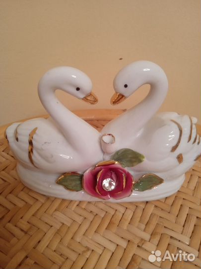 Лебеди. Фарфор