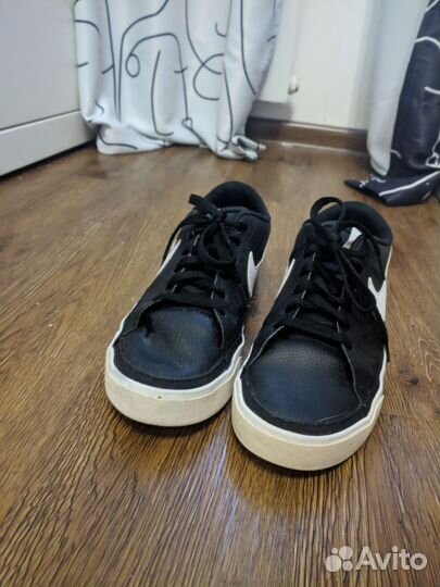 Nike court legacy