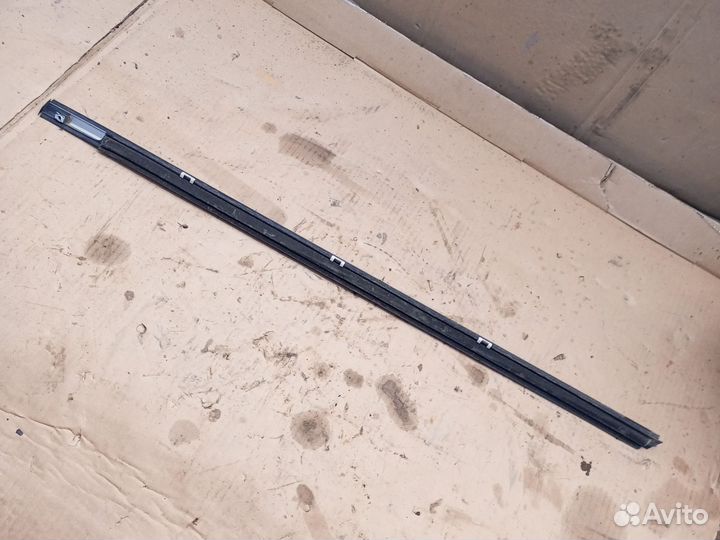 Молдинг двери наружний fr Nissan bluebird u14