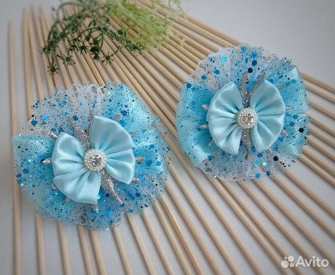 Голубые бантики для волос