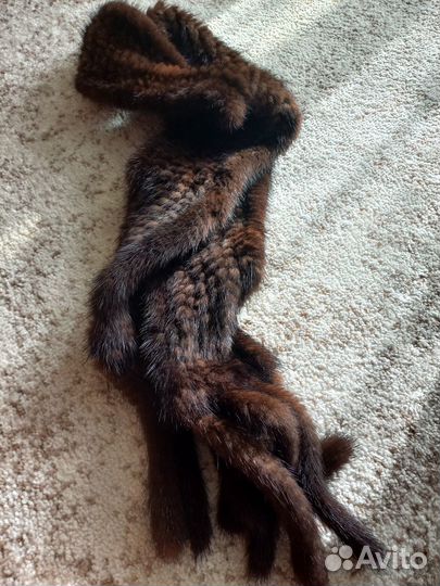 Норковый вязаный шарф коричневого цвета