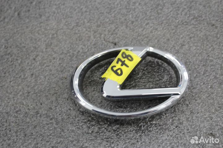Эмблема багажника lexus