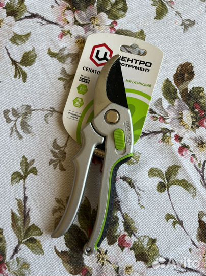 Секатор центро инструмент новый