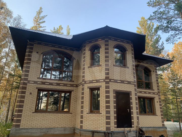 Коттедж 440 м² на участке 32 сот.