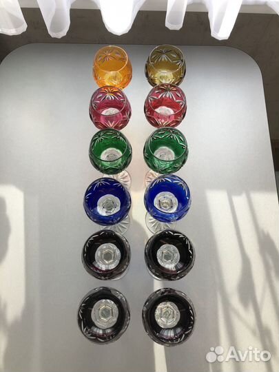 Цветные хрустальные бокалы