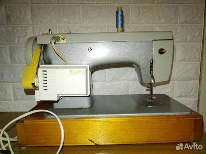 Швейная машина электрическая Подольск 142