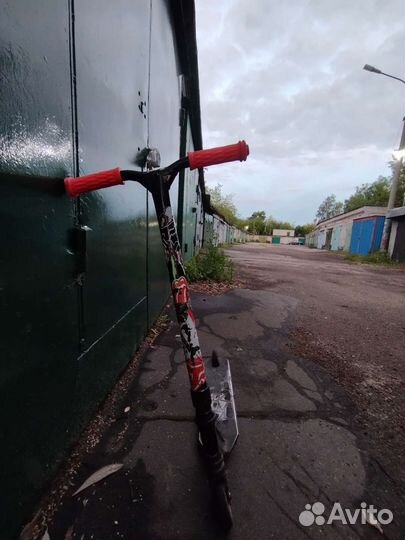 Трюковой самокат