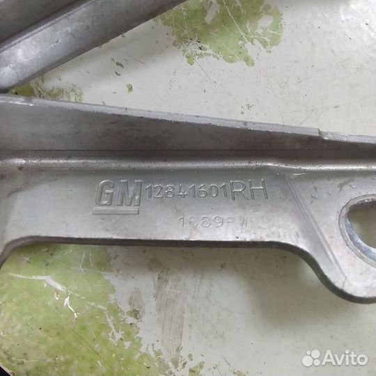 Петля капота Opel Insignia A