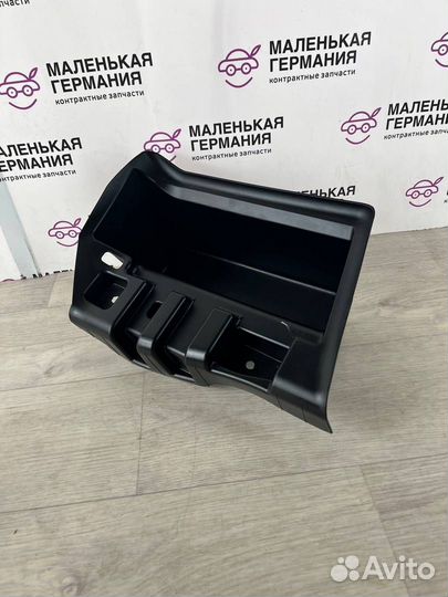 Вещевое отделение в багажнике BMW M5 F90 2019