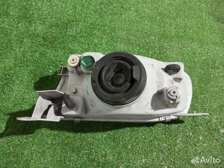 Фара галогеновая правая Toyota Corolla AE110