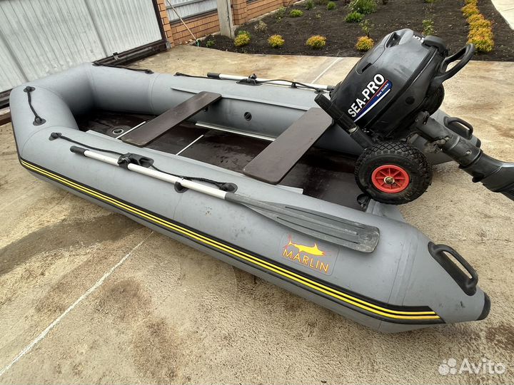 Лодка с мотором