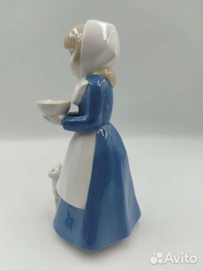 Фарфоровая статуэтка винтаж 