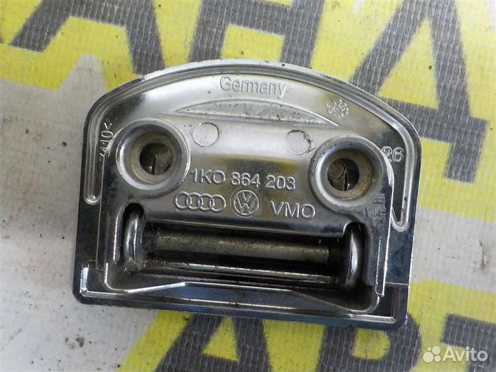 Крючок Volkswagen Touareg I (7L) 2002-2010