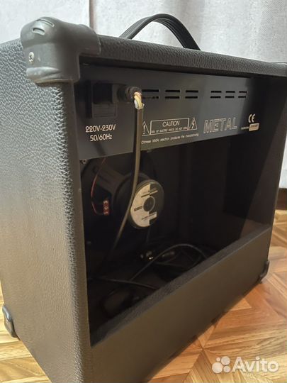 Гитарный комбоусилитель