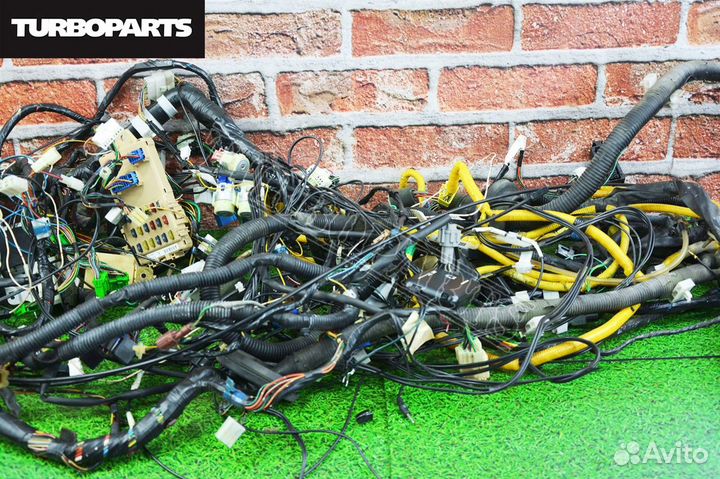 Коса автомобиля Subaru Forester SF5 EJ205