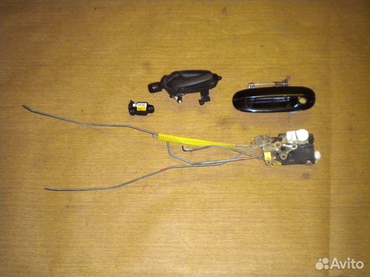 Замок левой двери Chevrolet Trailblazer GMT360