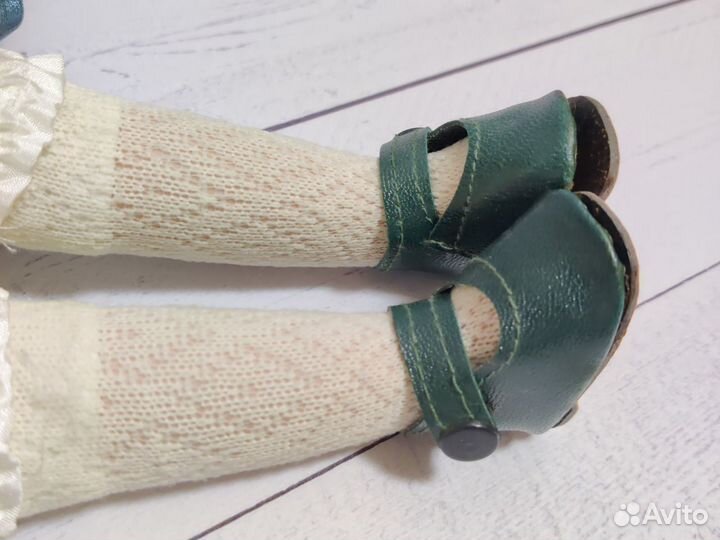 Кукла фарфоровая remeco в шляпе 42 см