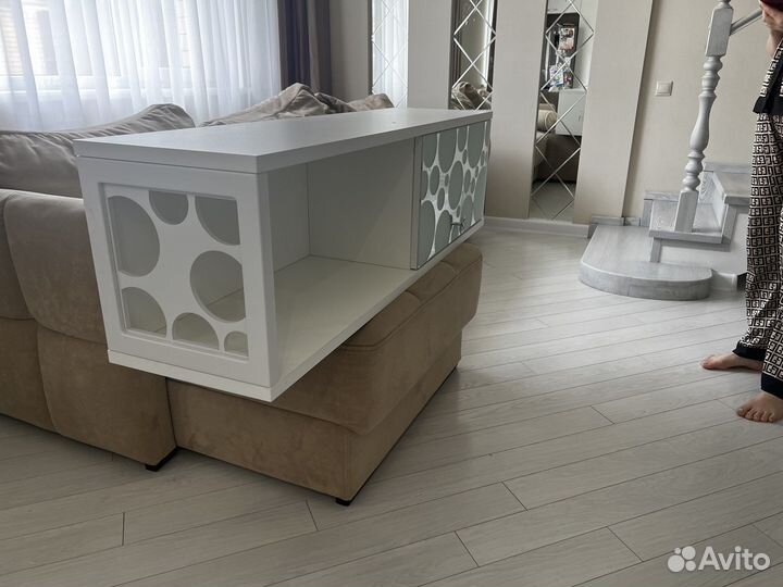 Полка настенная белая