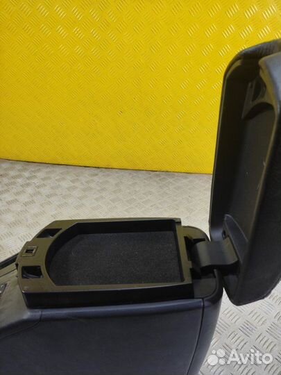 Подлокотник Toyota Rav 4 (Xa30) (2005-2014) 2.2 D