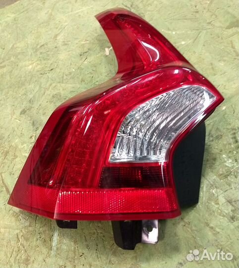 Задний левый фонарь Volvo V60