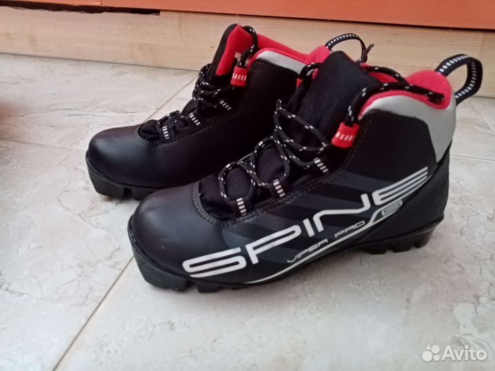 Лыжные ботинки