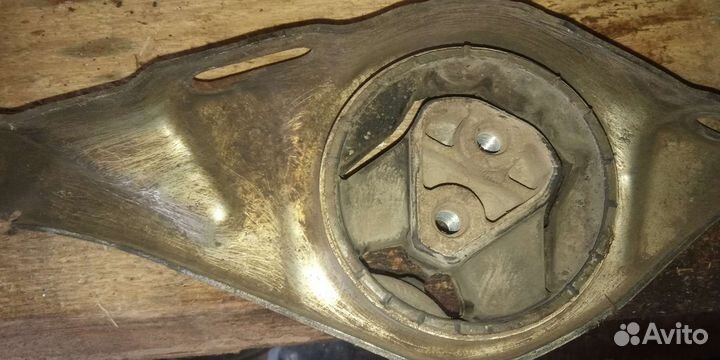 Опоры подвески двигателя левая и правая, Гранта