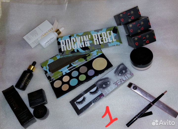Два сета косметики