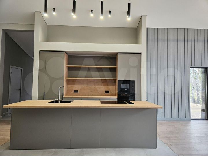 Дом 378 м² на участке 10 сот.