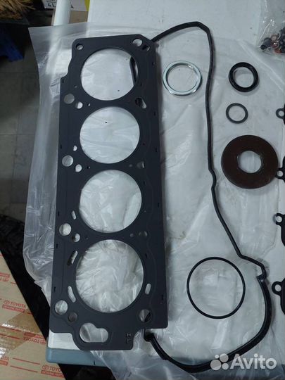 Комплект прокладок двигателя 2uzfe