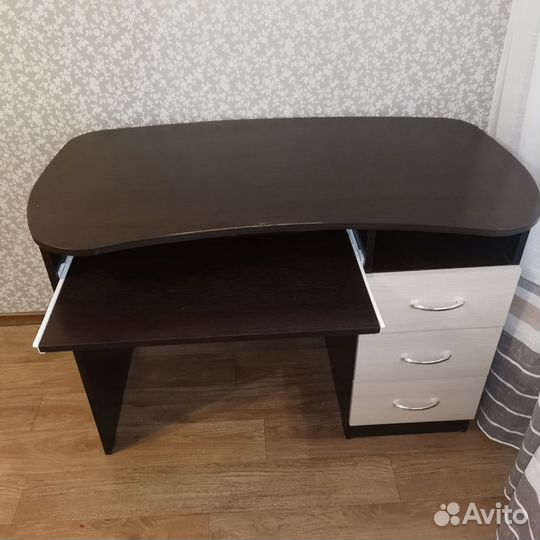 Письменный стол