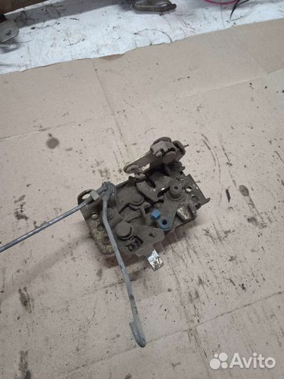 Замок двери передний правый Daewoo Nexia Деу