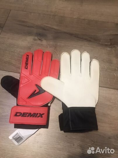 Вратарские перчатки demix