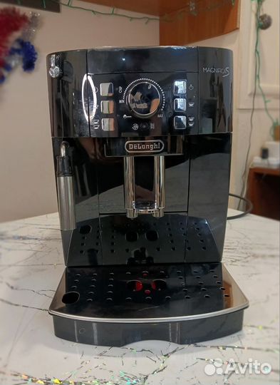 Кофемашина DeLonghi ecam 21.117.B