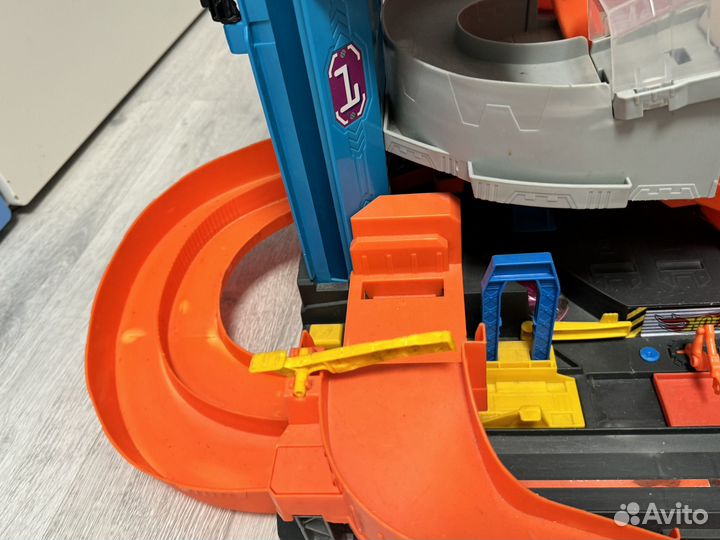 Hot wheels ultimate garage