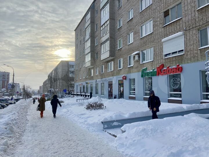 Помещение с сетевым арендатором, 135 м² на 1 линии