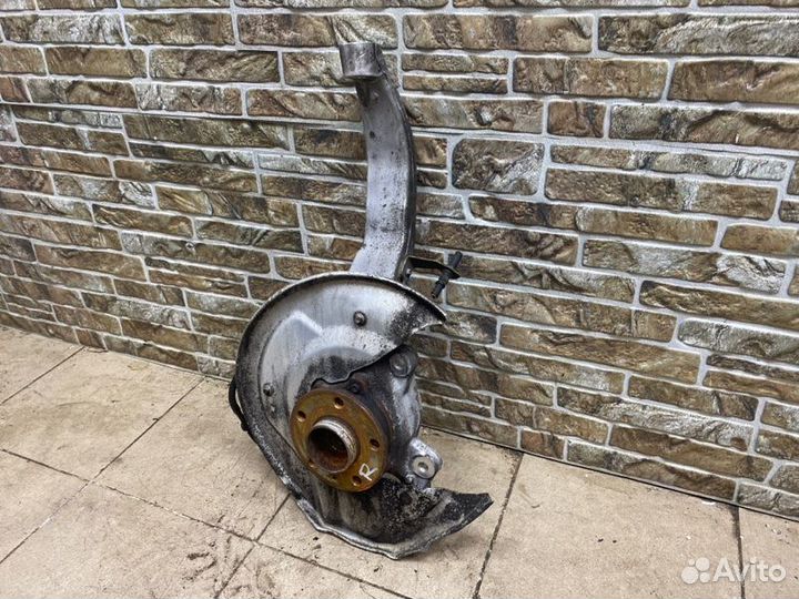 Цапфа/кулак поворотный передний правый Volvo XC90