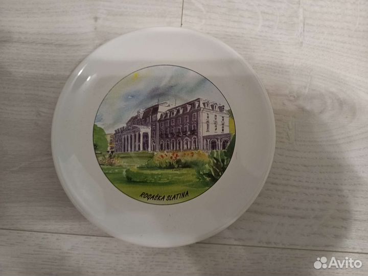 Сувенирные тарелки