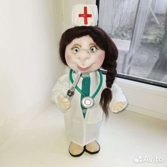 Кукла врач