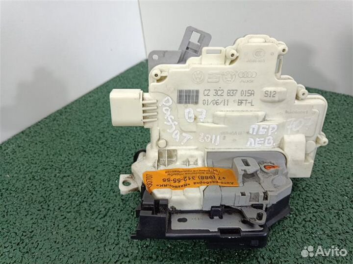 Замок двери передний левый Vw Passat B7 2011