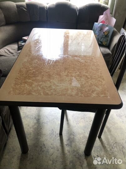 Кухонный стол