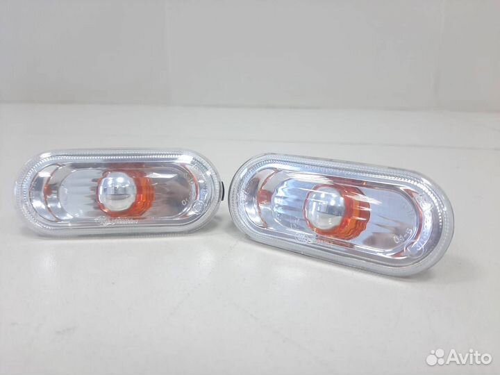 Повторитель на крыло Volkswagen Polo Sed RUS 2011