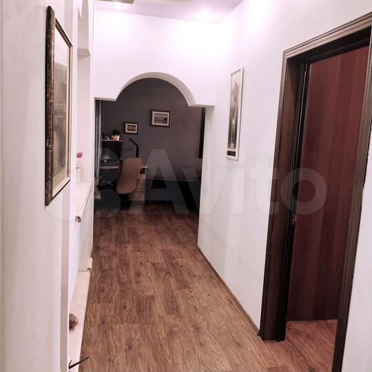 2-к. квартира, 83 м², 3/6 эт.