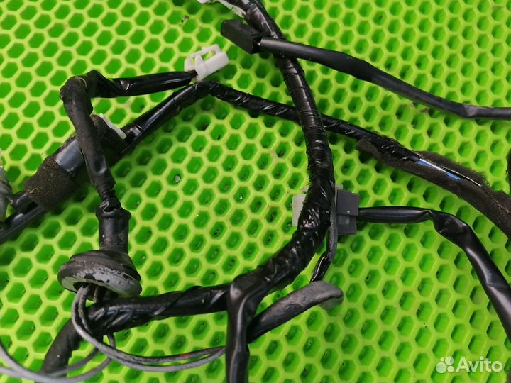 Проводка крышки багажника Митсубиси Шариот 3