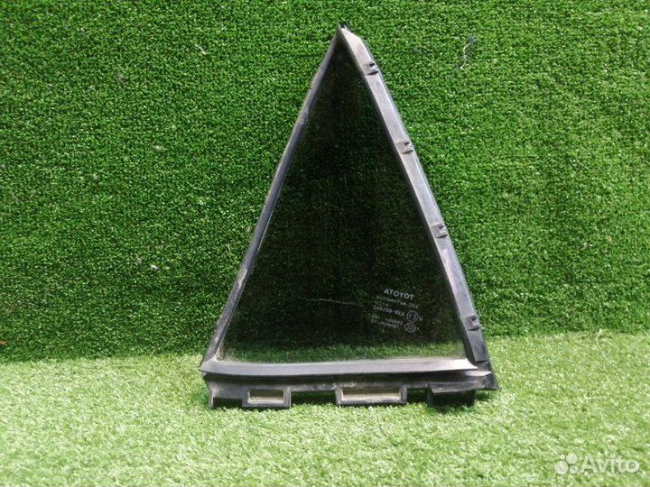 Стекло двери (форточка) заднее правое Toyota Auris