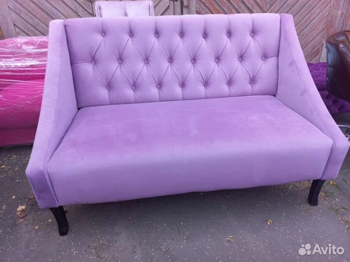 Диван в кафе