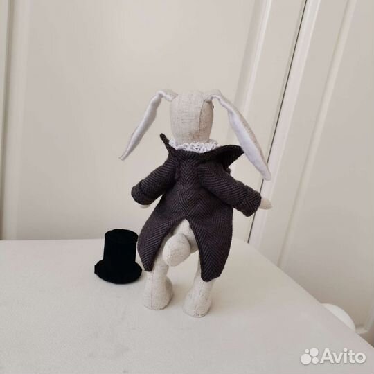 Игрушка ручной работы кролик